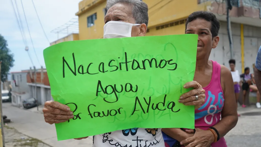 Carayaca sigue desasistida tras el terremoto y vecinos cargan con rescates y duelo
