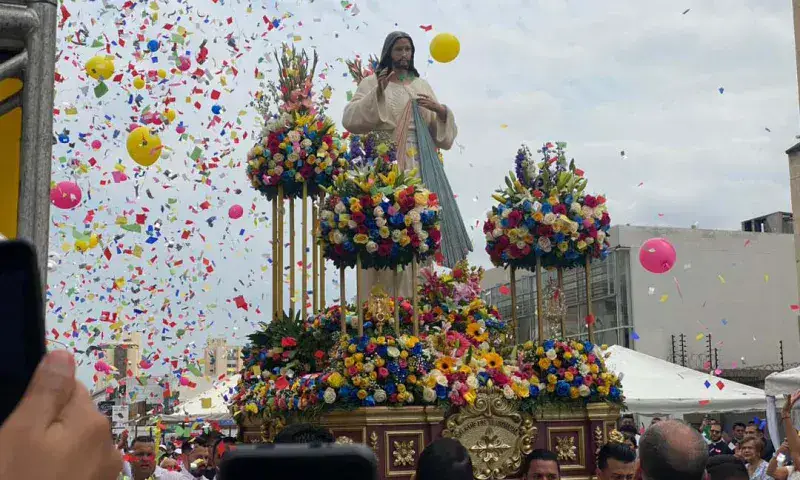 Inicia la procesión de Jesús de la Misericordia