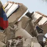 Familias siguen entre escombros en La Guaira tras el doble terremoto y 2.645 muertos