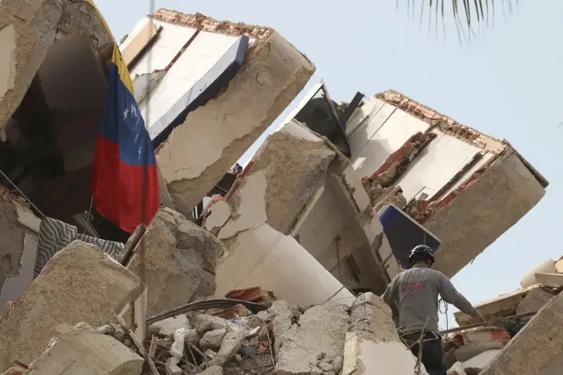 Familias siguen entre escombros en La Guaira tras el doble terremoto y 2.645 muertos