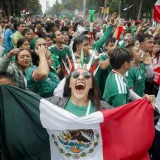México celebra bajo la lluvia su triunfo ante Sudáfrica en el debut del Mundial 2026