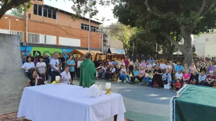 Misas en la calle: 25 templos de Caracas quedaron afectados