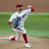 Heaney iguala récord de más ponches seguidos