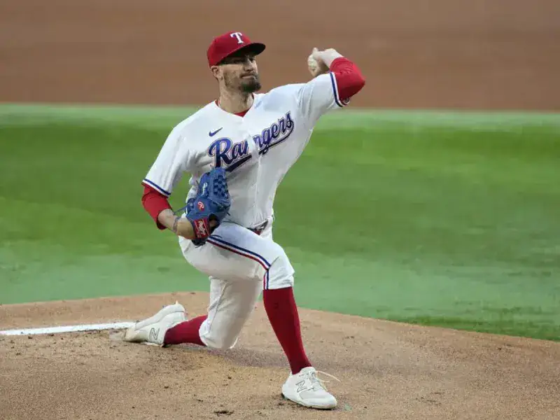 Heaney iguala récord de más ponches seguidos