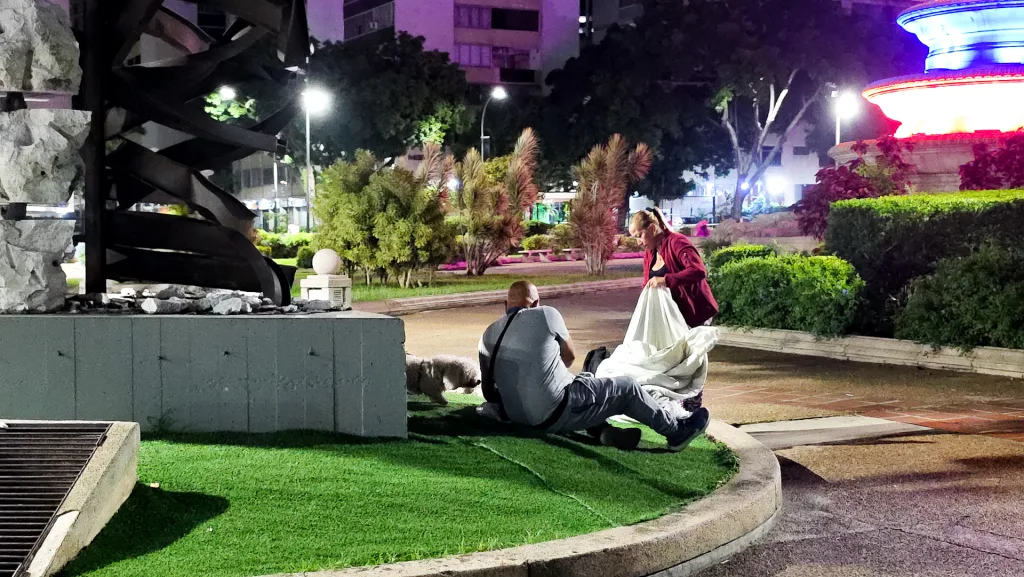 Tras el terremoto en Caracas, la incertidumbre de vivir en la calle