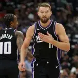 Kings mueven a Sabonis en busca de Jalen Duren
