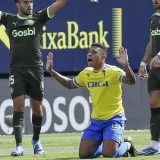 Darwin Machís expulsado por una falta a Yangel Herrera en el Cádiz-Girona