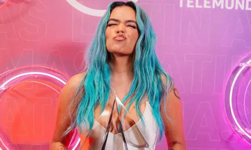 Karol G triunfa en una noche de homenajes en los Latin AMAS´s