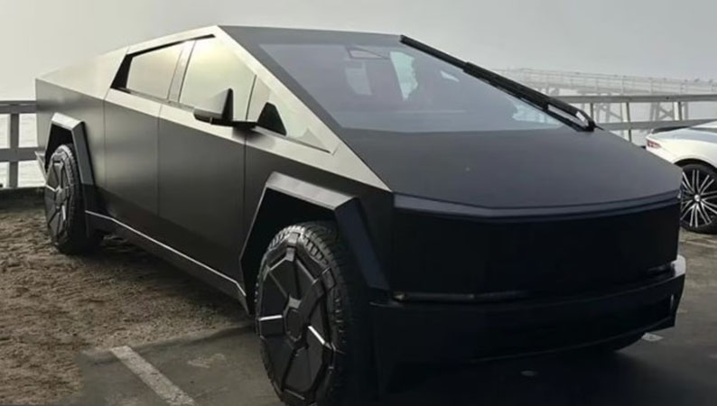 
			Este es el video del Cybertruck negro mate de Tesla que se robó las miradas en California		