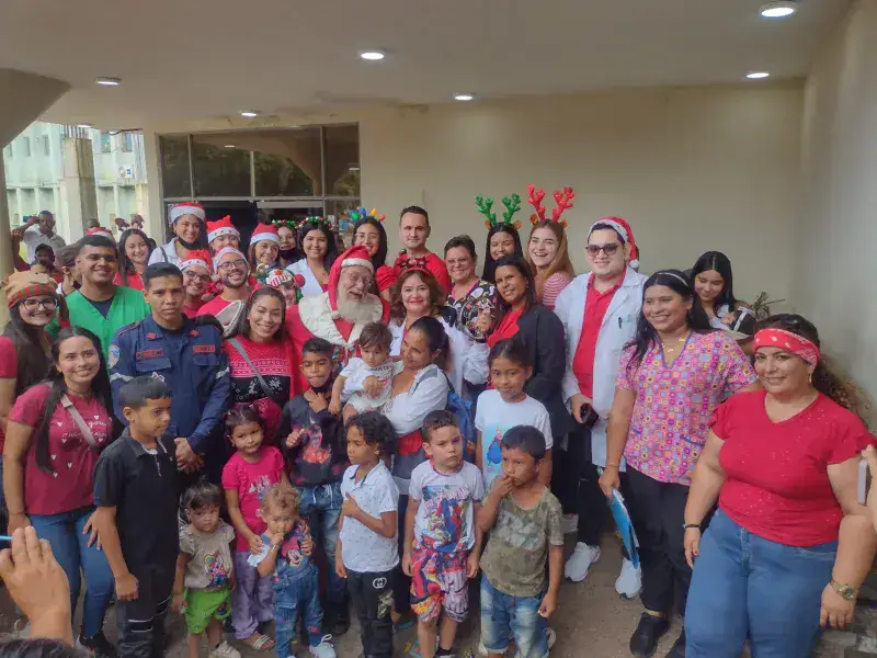 Hospital Universitario de Maracaibo entregó a los niños regalos en Navidad