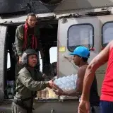 Puente aéreo lleva ayuda a familias afectadas por sismos