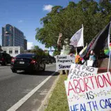 Florida prohíbe el aborto después de las seis semanas de embarazo