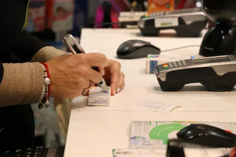 España digitaliza la verificación de medicamentos y dejará atrás el cupón precinto en farmacias