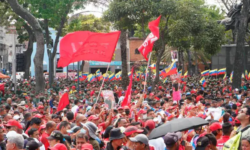 Sindicatos oficialistas apoyan aumento de "ingreso mínimo vital" por Maduro
