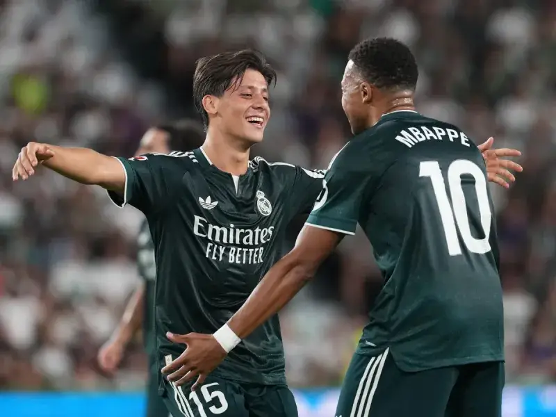 Mbappé y Espí rescatan al Real Madrid frente al Elche