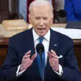 Biden afirma que economía de EE. UU. crece establemente