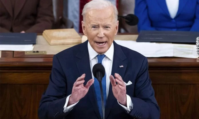 Biden afirma que economía de EE. UU. crece establemente