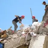 Rescatista prueba papelón con limón en Venezuela