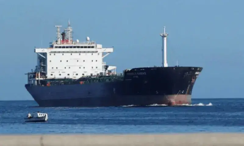 Exportaciones de petróleo casi sin cambios a pesar de alivio de sanciones