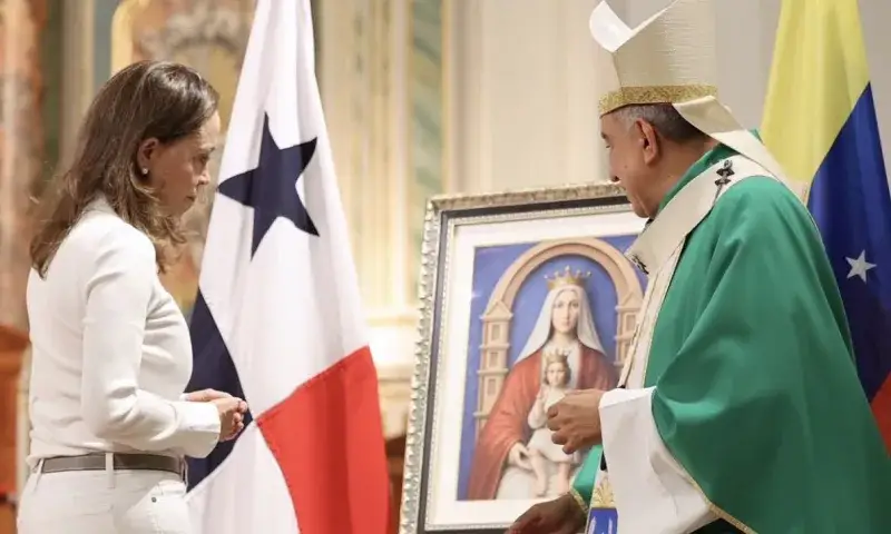 Machado ora en Panamá por víctimas del sismo