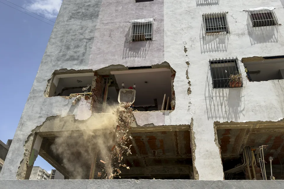 Caracas sigue entre carpas un mes tras el doble sismo