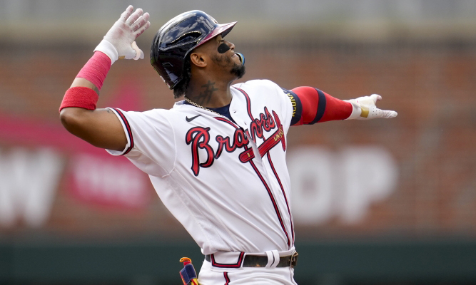 Ronald Acuña Jr. duplica para los Bravos y se acerca a Luis Arráez