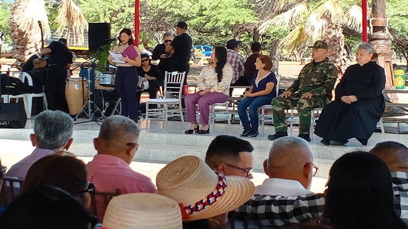 Homenajeados docentes zulianos en el Día del Maestro