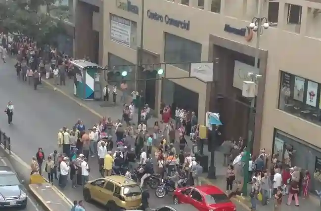 @CarlosJRojas13 - Protesta Mercantil Caracas