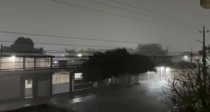 Lluvia, relámpagos y apagones golpean a Maracaibo
