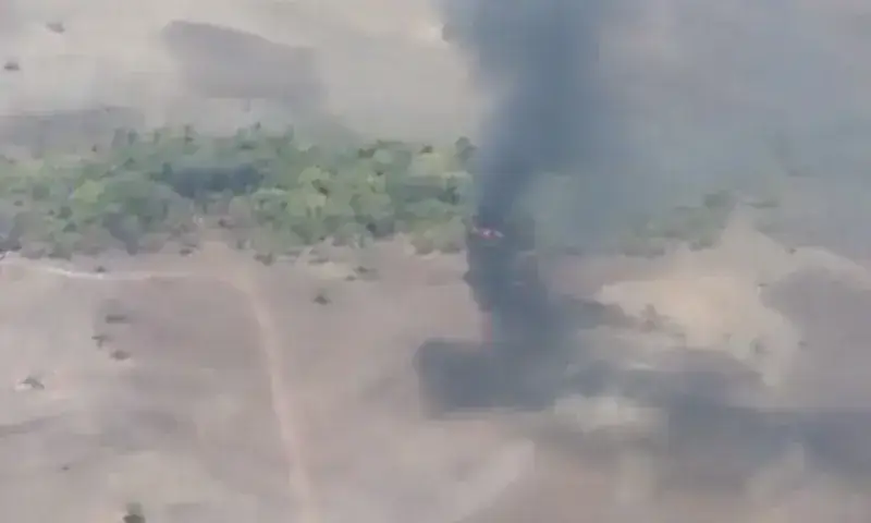 Militares destruyen una "aeronave invasora" cerca de Colombia