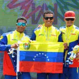 Kelvis Padrino dominó en los 400 metros