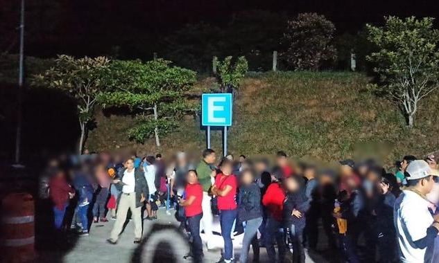 Agentes hallan a 178 migrantes en autobús de pasajeros en Veracruz