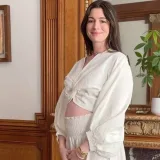 Anne Hathaway anunció que espera a su tercer hijo