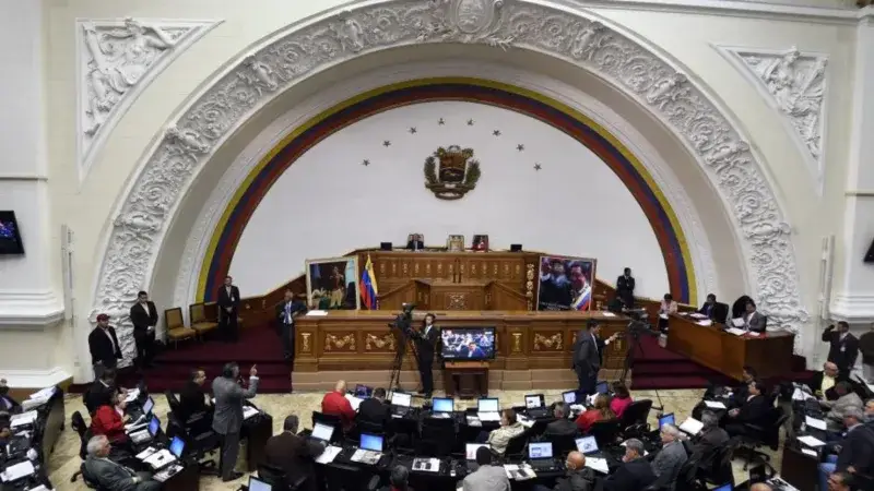 Parlamento traslada sus sesiones a La Carlota por daños estructurales