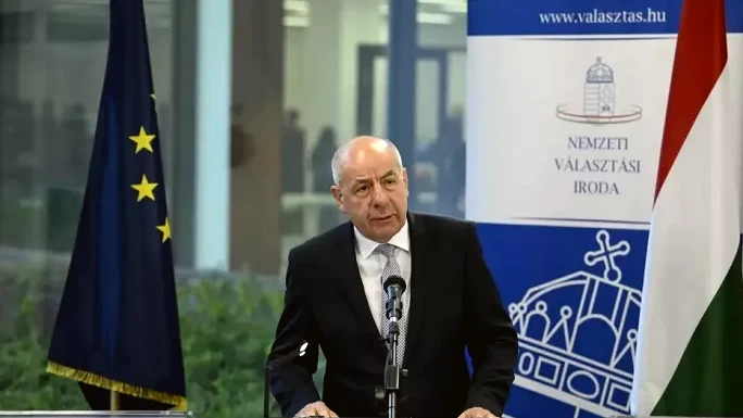El presidente húngaro firma la reforma que pone fin a su mandato