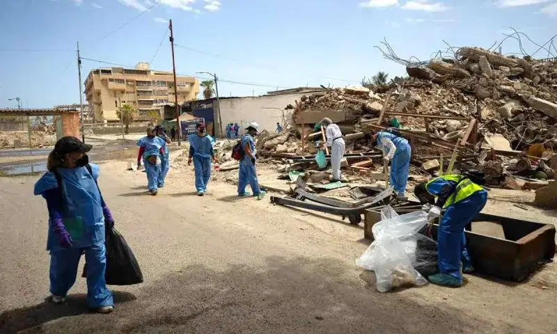 210 voluntarios limpian La Guaira tras los sismos de junio
