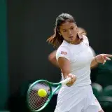 Raducanu se baja de Wimbledon por una fractura por estrés en la pierna derecha