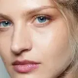 Los errores de maquillaje que envejecen y empequeñecen los ojos
