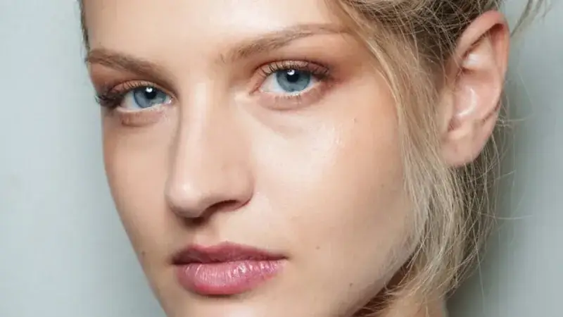 Los errores de maquillaje que envejecen y empequeñecen los ojos