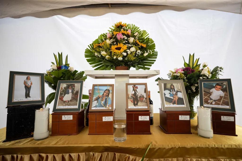 Suárez sepultó a 6 familiares tras sismos en La Guaira