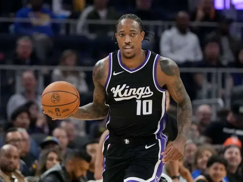 DeRozan queda disponible tras salir de Sacramento