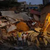 Terremotos dejan casi 50.000 personas sin ubicar en Caracas y La Guaira