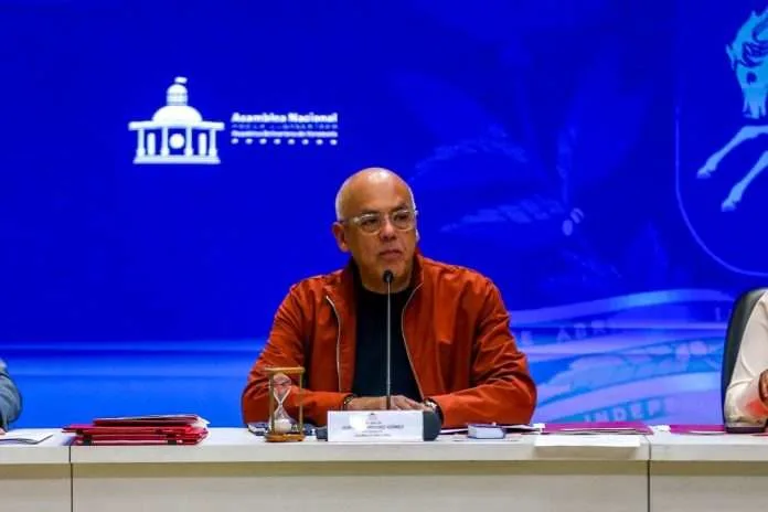 Jorge Rodríguez impulsa estudios para ubicar viviendas seguras en La