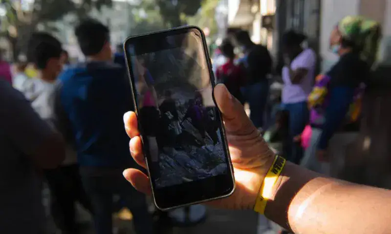Traficantes de migrantes usan TikTok para ofrecer cruces a EE. UU.