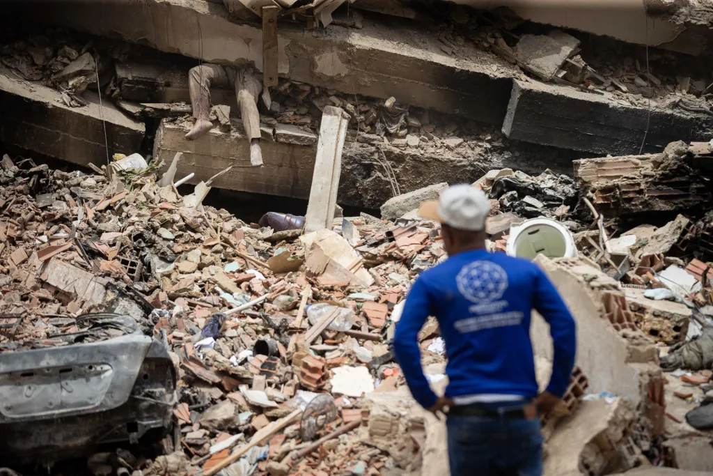 La Guaira entra en fase de escombros tras el sismo