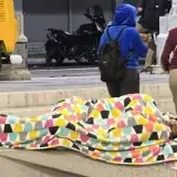 Caraqueños pasan la noche en plazas tras los terremotos de este miércoles