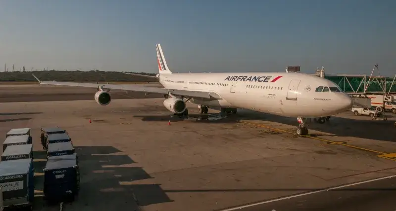 File:Air France A340-311 (F-GLZI) at Simón Bolívar International Airport.jpg