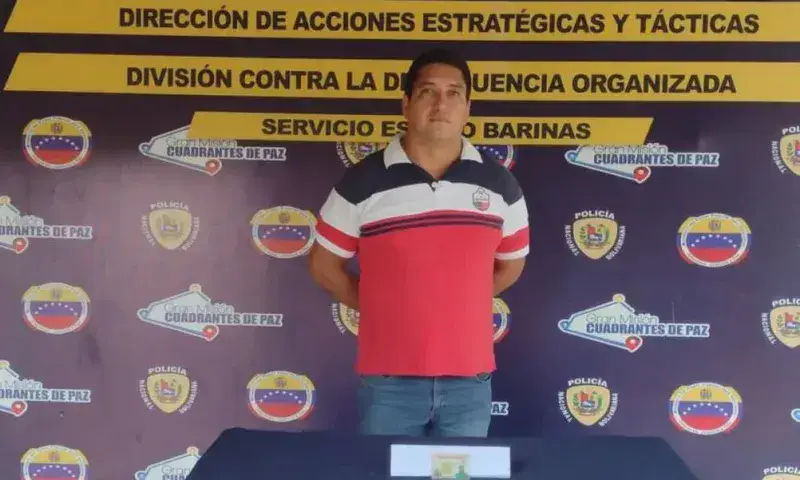 Arrestan a hombre que amarró a perro y lo arrastró con su camioneta hasta matarlo