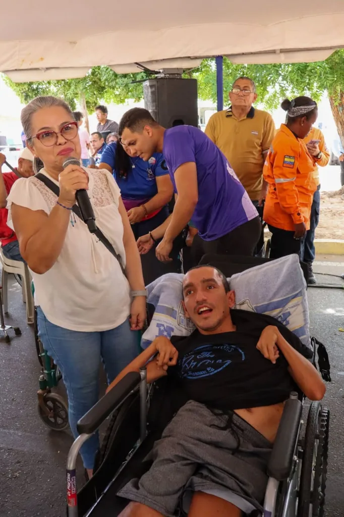 Más de 60 familias marabinas reciben ayudas en jornada social