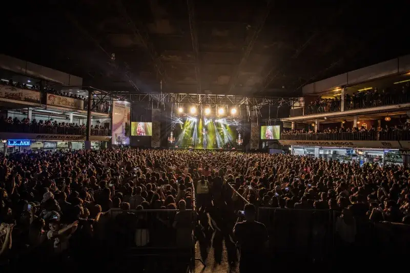 A lively indoor concert with a massive crowd in São Paulo, capturing the essence of live music and entertainment.